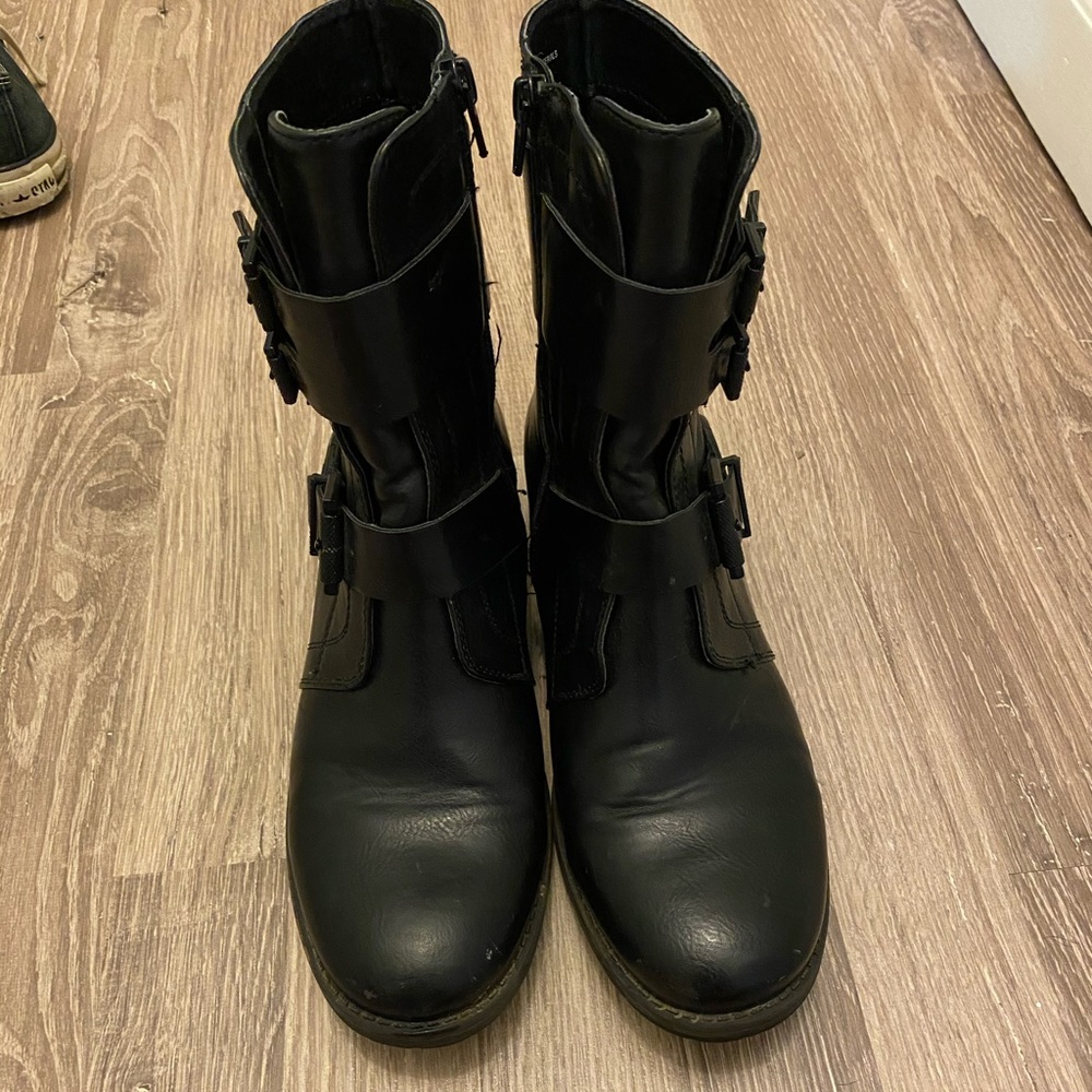 SUPER CUTE COMBAT BOOTS SIZE 8.5